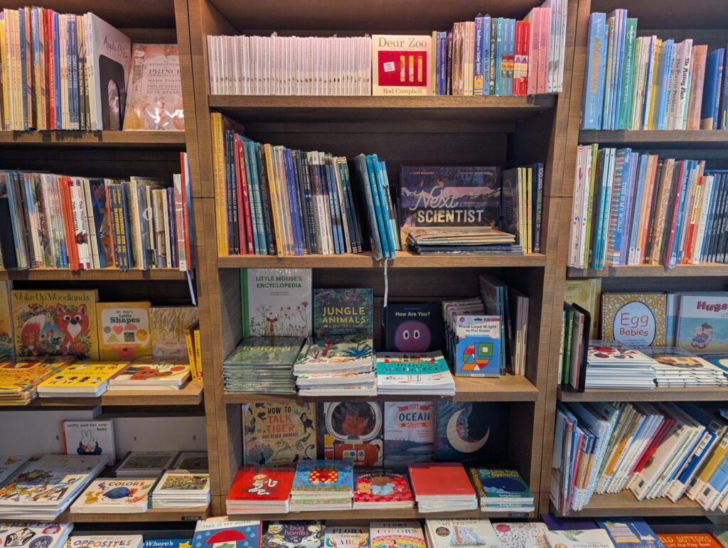 代官山 蔦屋書店の洋書絵本コーナー